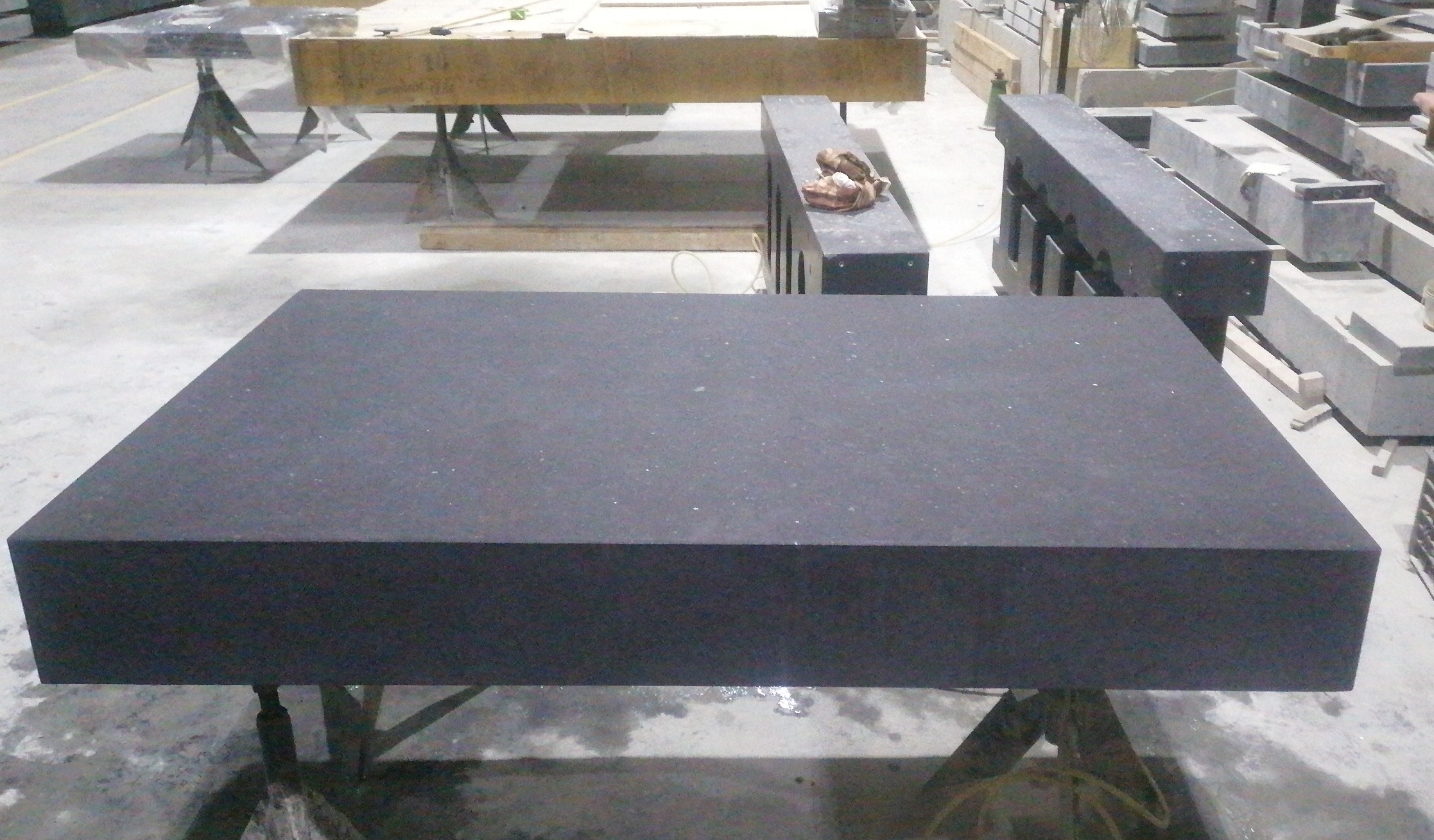 為什么大理石平臺、構(gòu)件等比鑄鐵平板貴